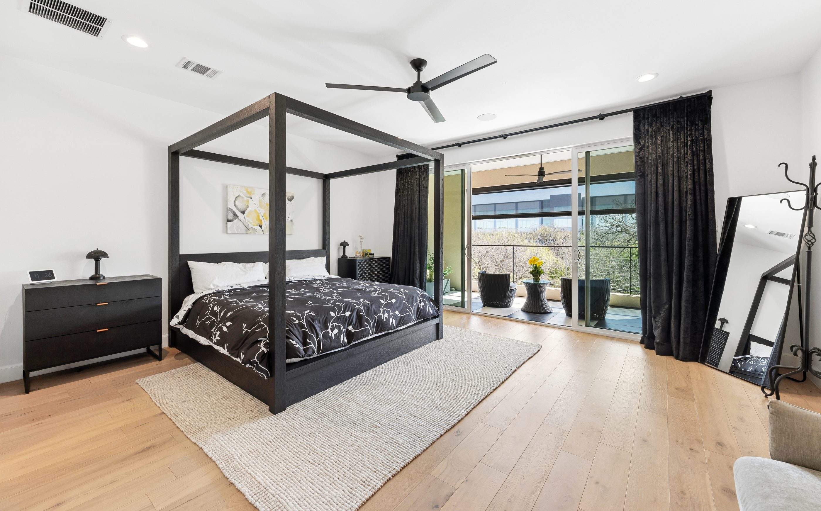 Owner's suite with four-poster canopy bed