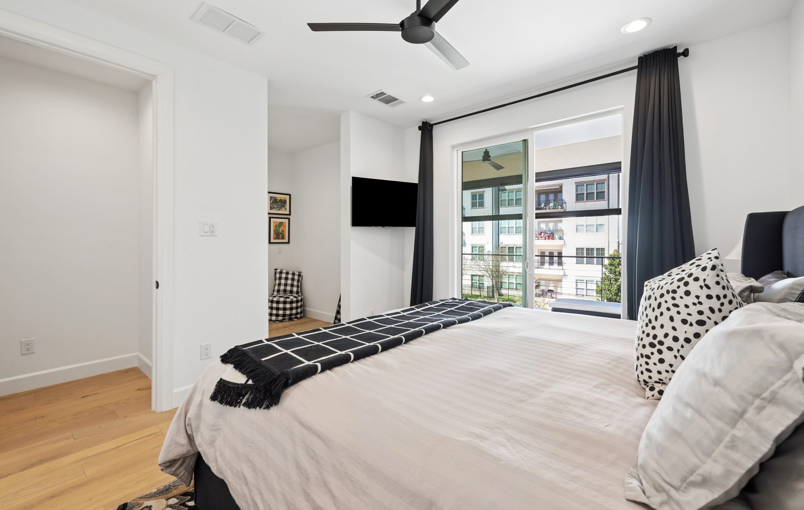 Second bedroom with balcony access