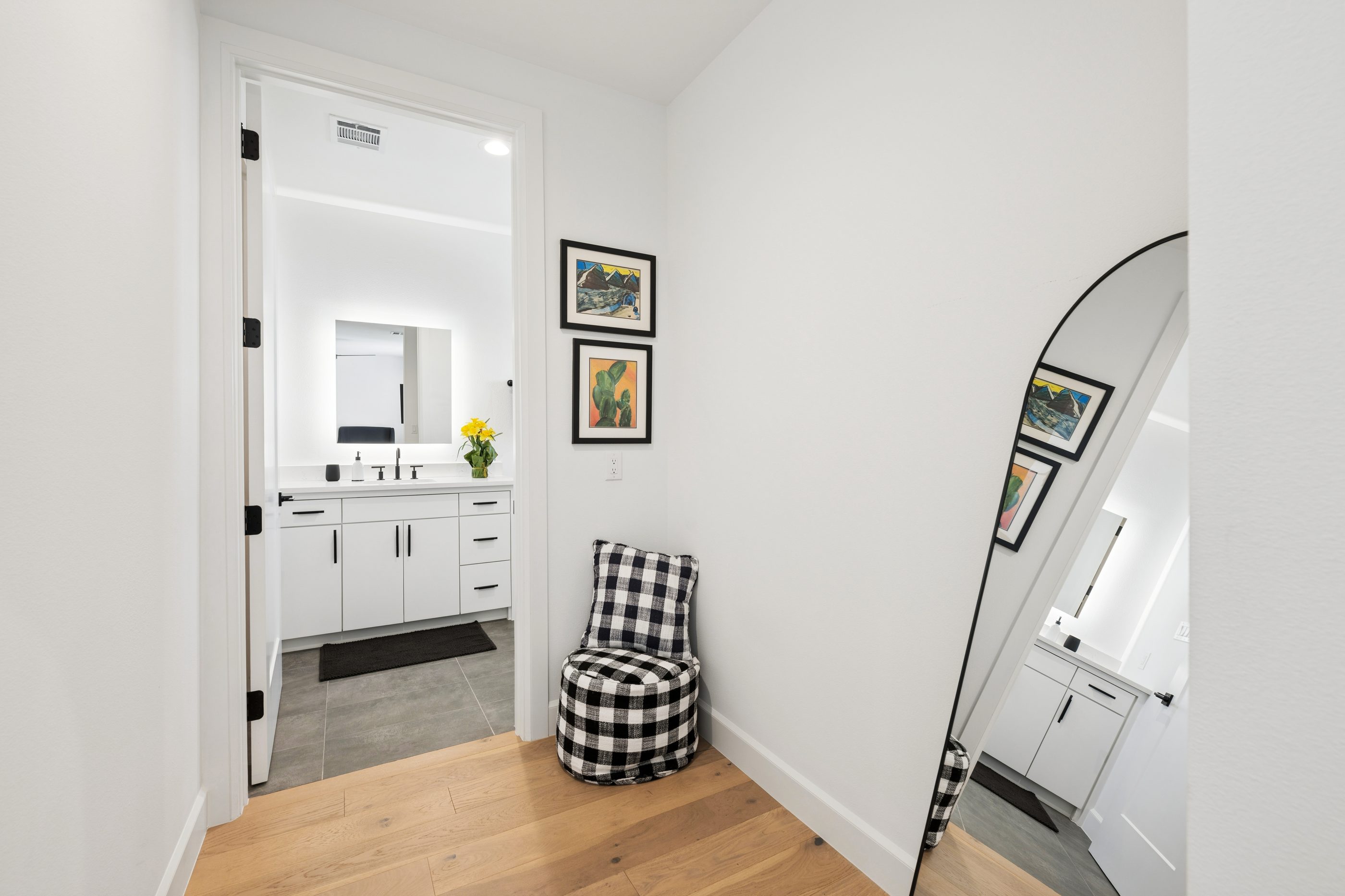 Guest Suite Ensuite Hall